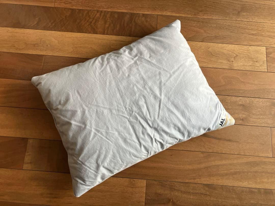 日本航空　JAL 国際線　機内　ビジネスクラス　枕　まくら