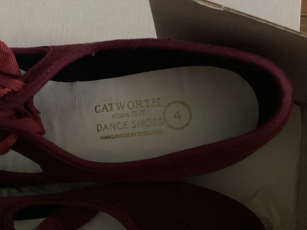 カットワース　23.5前後(英:4)　赤ダンスシューズ(外履き可)