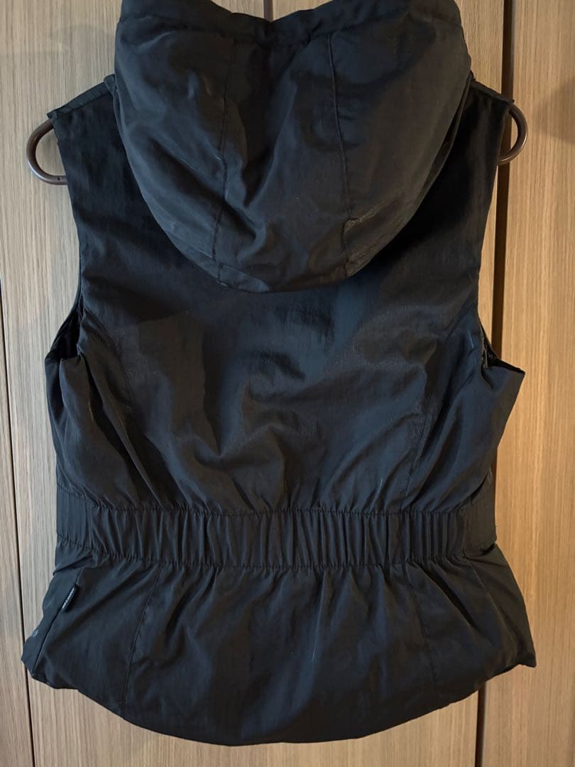 大売り出し！MONCLER ブラック リバーシブルダウンベスト フード付き