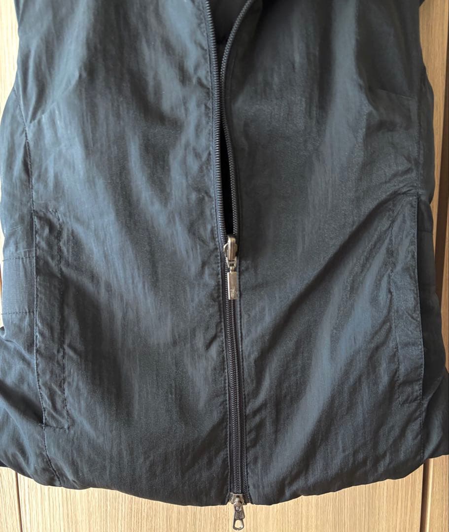 大売り出し！MONCLER ブラック リバーシブルダウンベスト フード付き