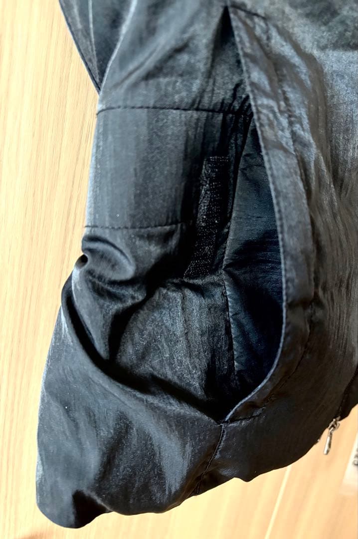 大売り出し！MONCLER ブラック リバーシブルダウンベスト フード付き