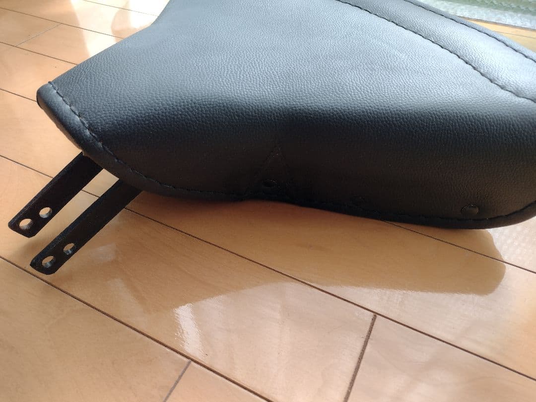 ロイヤルエンフィールド　LYCETT製ソロシート