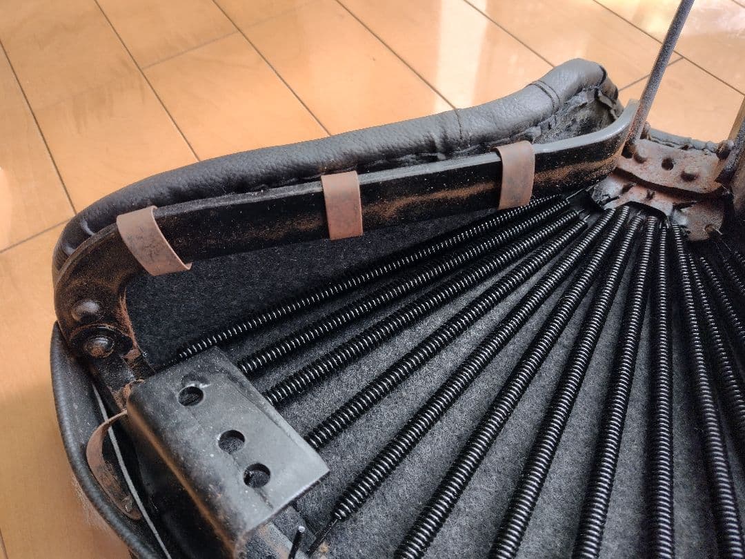 ロイヤルエンフィールド　LYCETT製ソロシート