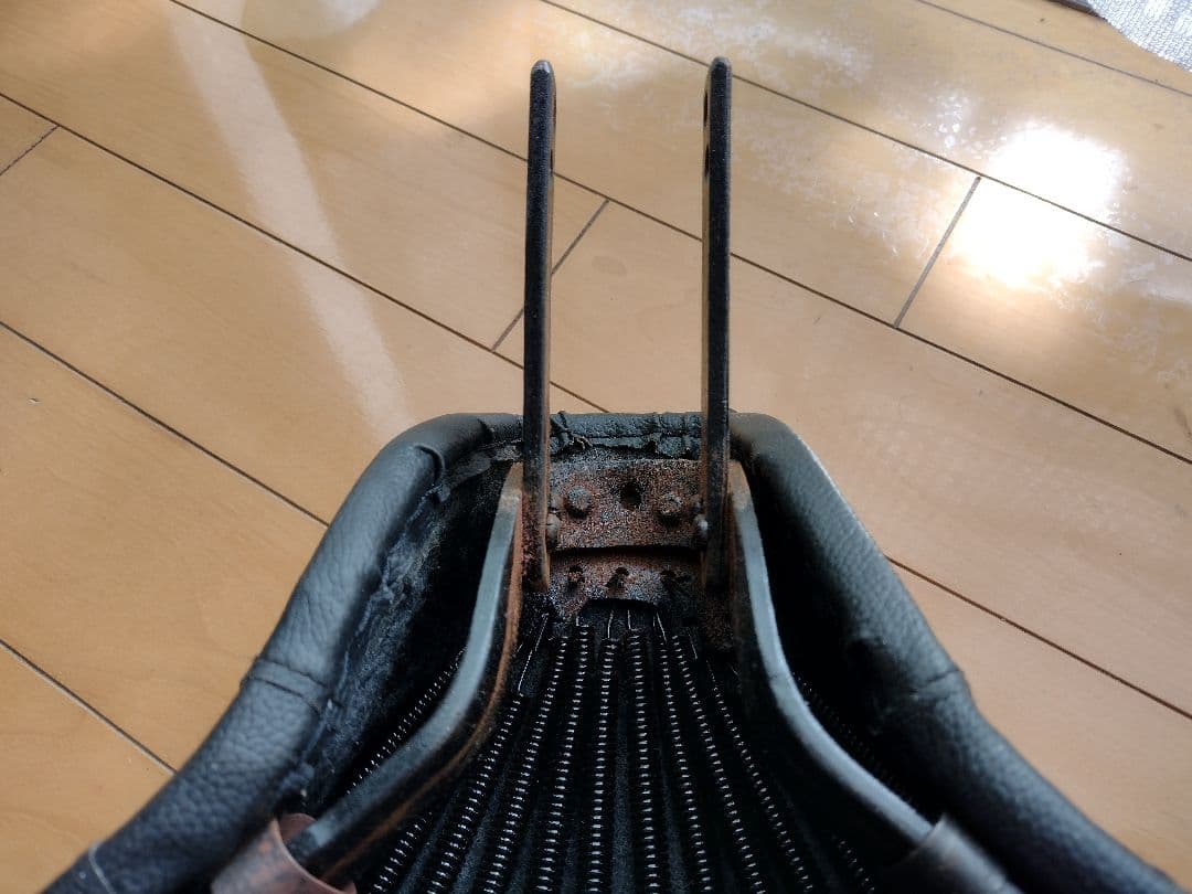 ロイヤルエンフィールド　LYCETT製ソロシート