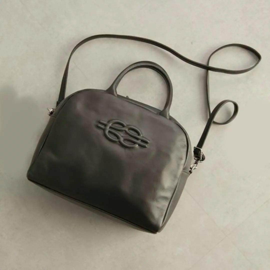 イアパピヨネ 本革 ショルダー付き 2way エンボスボストンバッグ ブラック