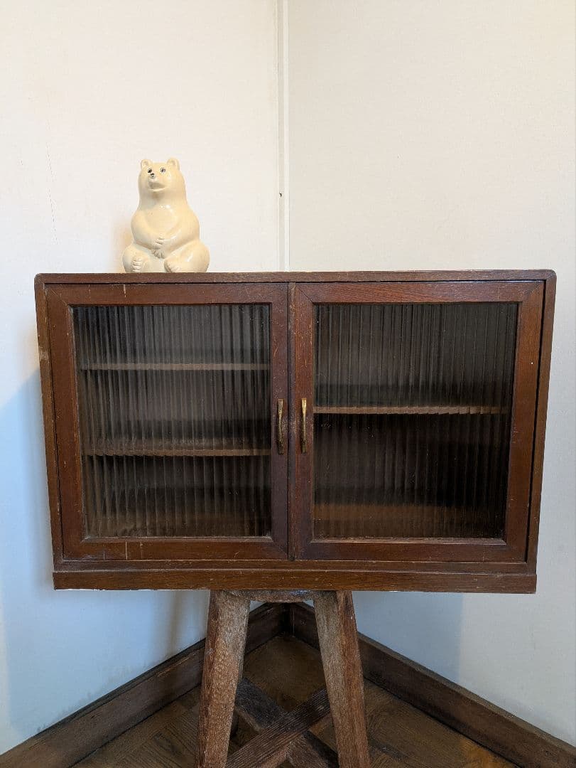 アンティーク ヴィンテージ レトロな小さめキャビネット モールガラス