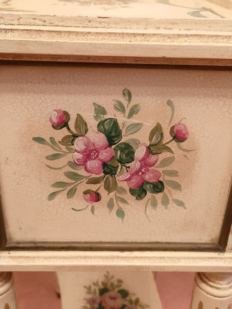 ☆フラワーモチーフのサイドテーブル・フランスアンティーク☆