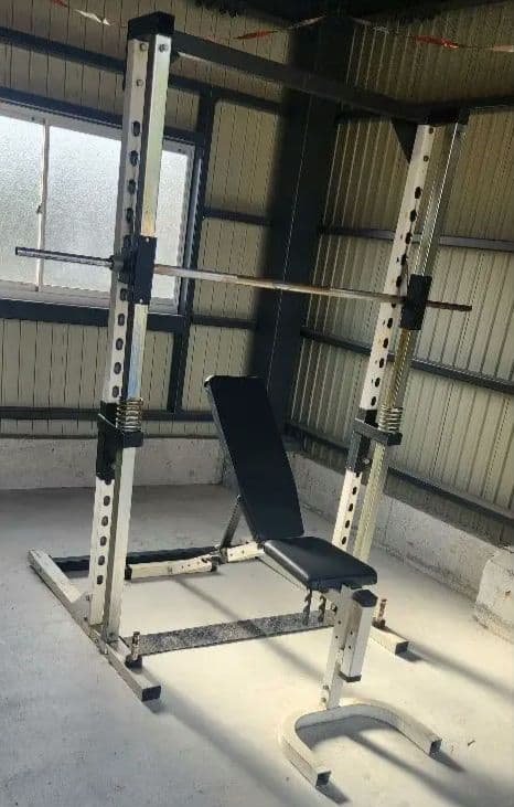 【引き取り限定】スミスマシン　トレーニングジム使用　アジャスタブルベンチ付き