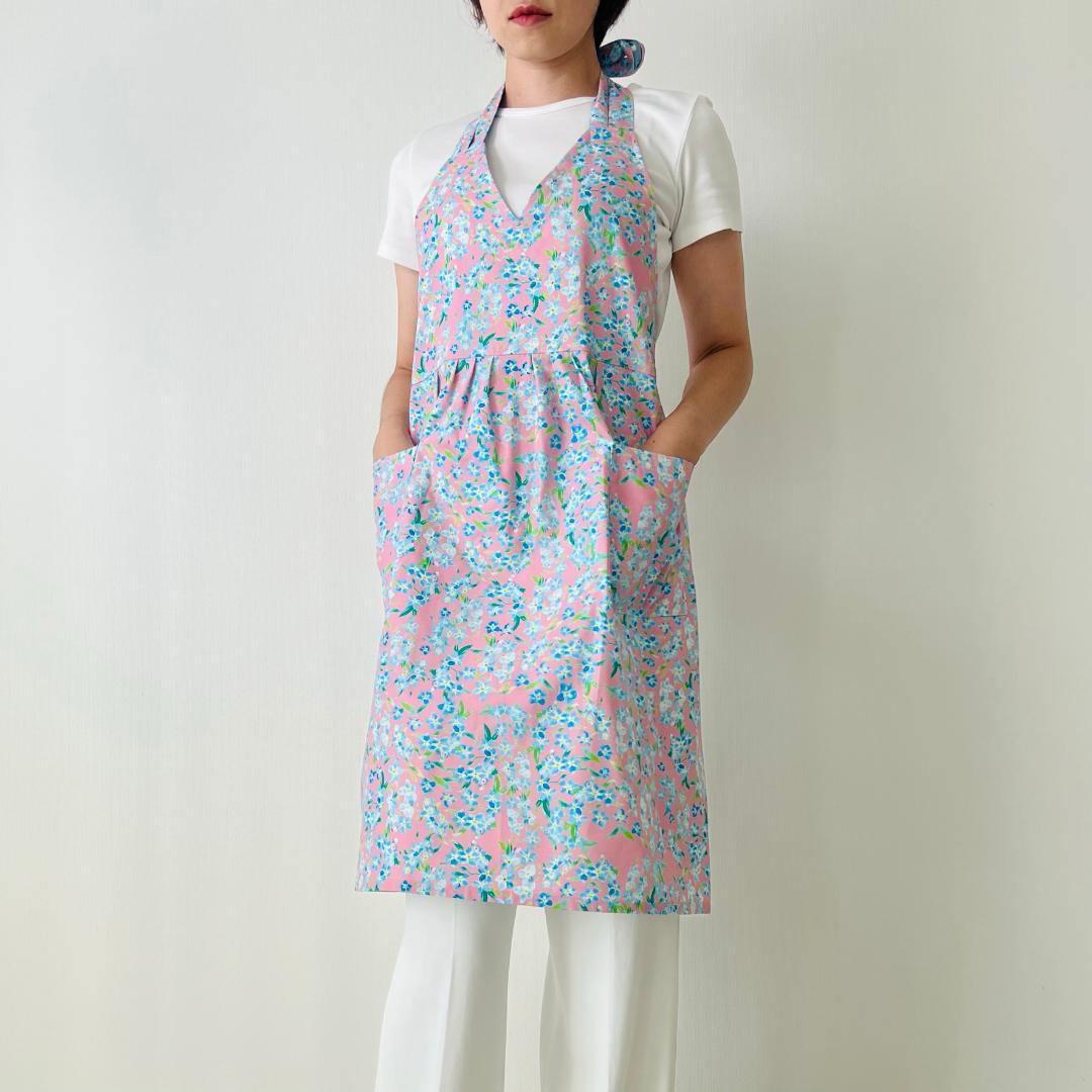 Vラインのワンピースのようなエプロン
