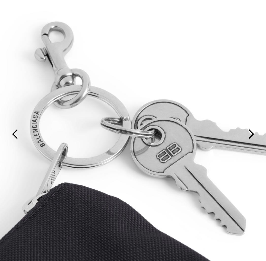 【新品/美品】バレンシアガ チャーム ジップポーチ リサイクルナイロン 黒