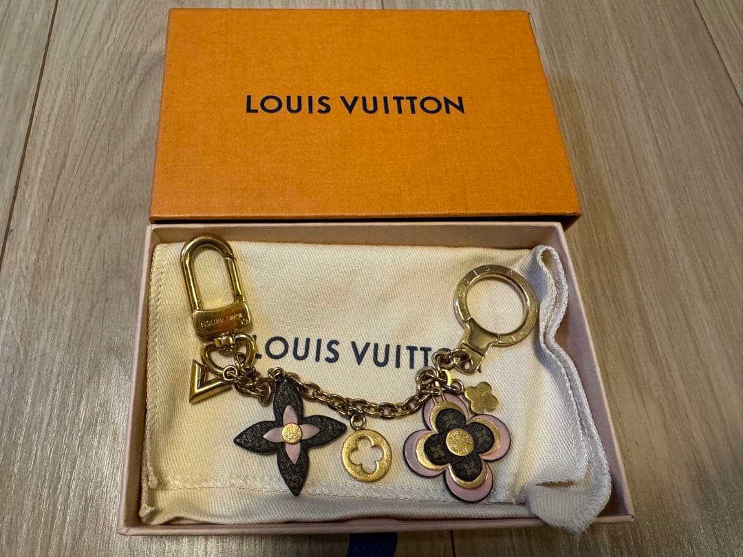 LOUIS VUITTON バッグチャーム チェーン・ブルーミング フラワー