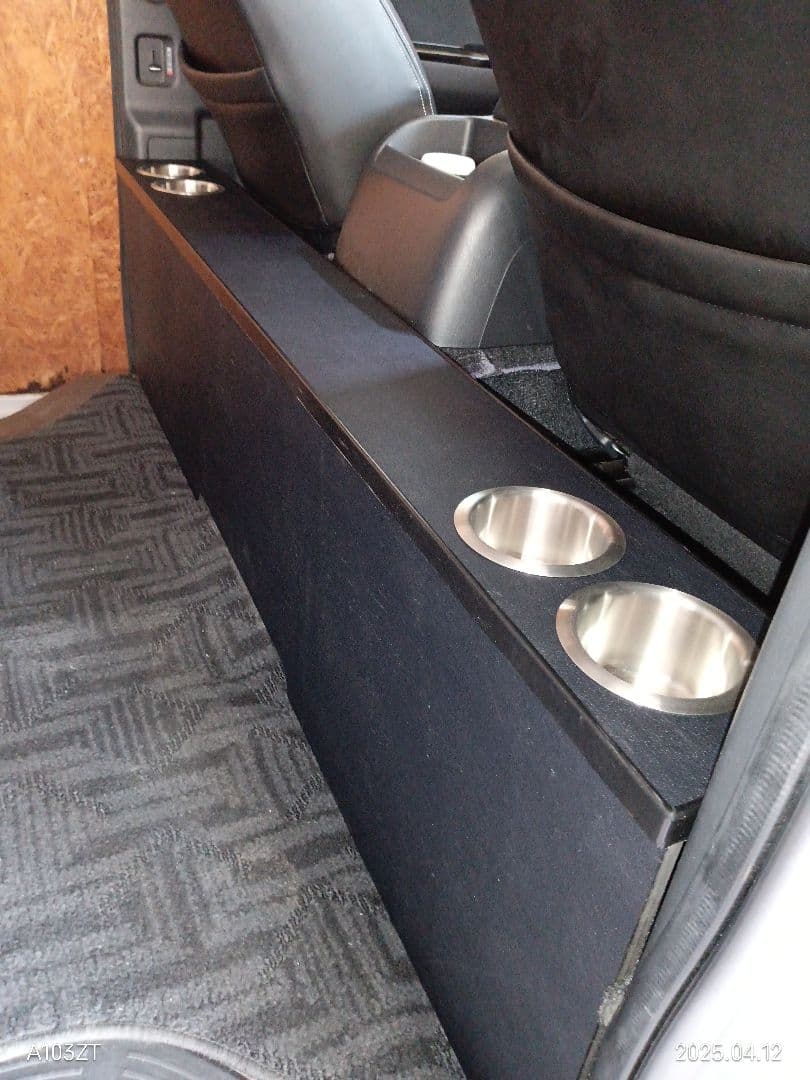 ハイエース　セカンドテーブル　カップホルダー付き