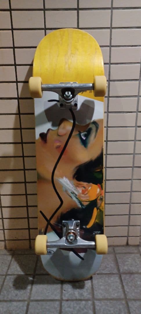 REAL スケートボード　コンプリート　SPITFIRE デッキ　ウィール