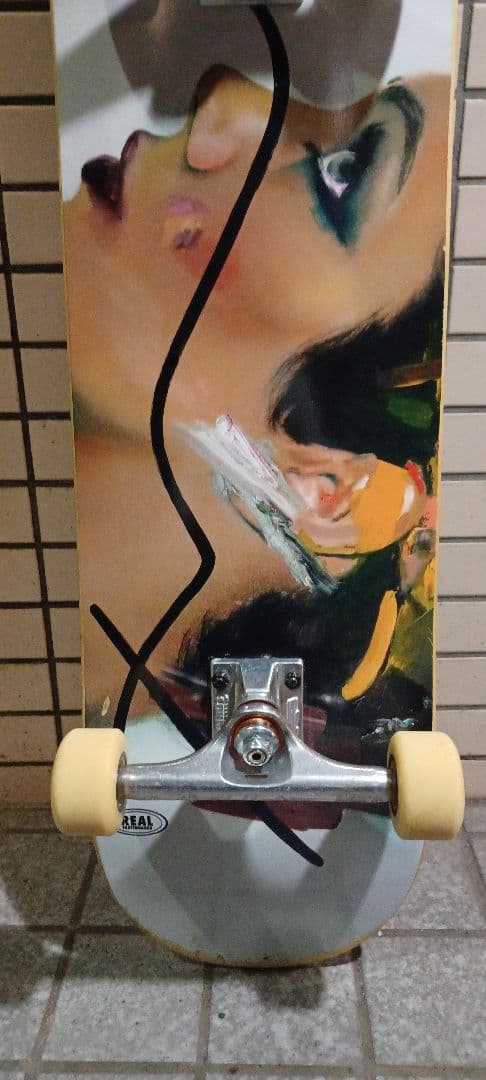 REAL スケートボード　コンプリート　SPITFIRE デッキ　ウィール