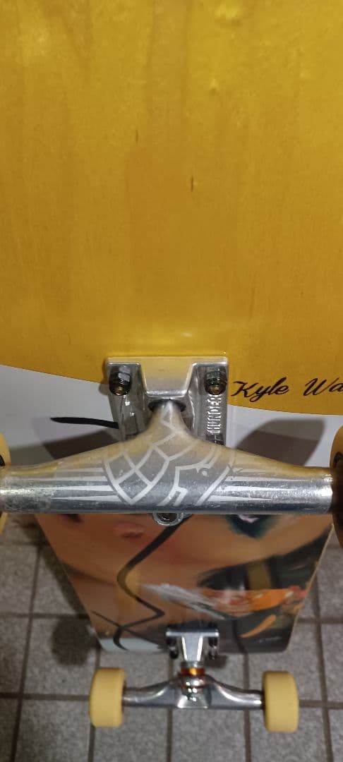 REAL スケートボード　コンプリート　SPITFIRE デッキ　ウィール