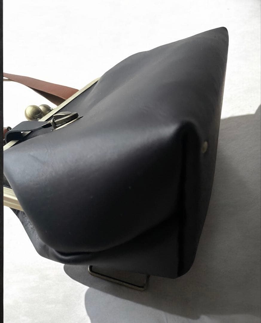 姫路レザー ボディバッグにカスタマイズできるコロンとしたがま口ショルダー