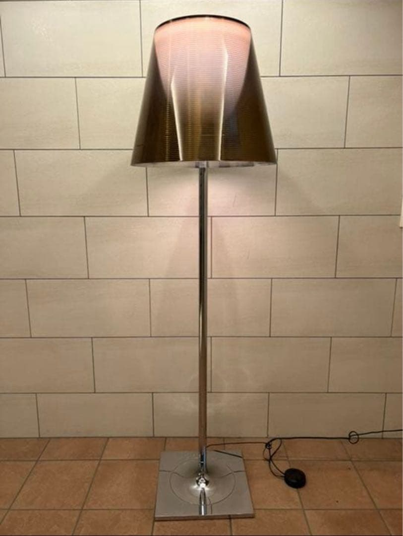 カッシーナイクスシー フロアスタン ド