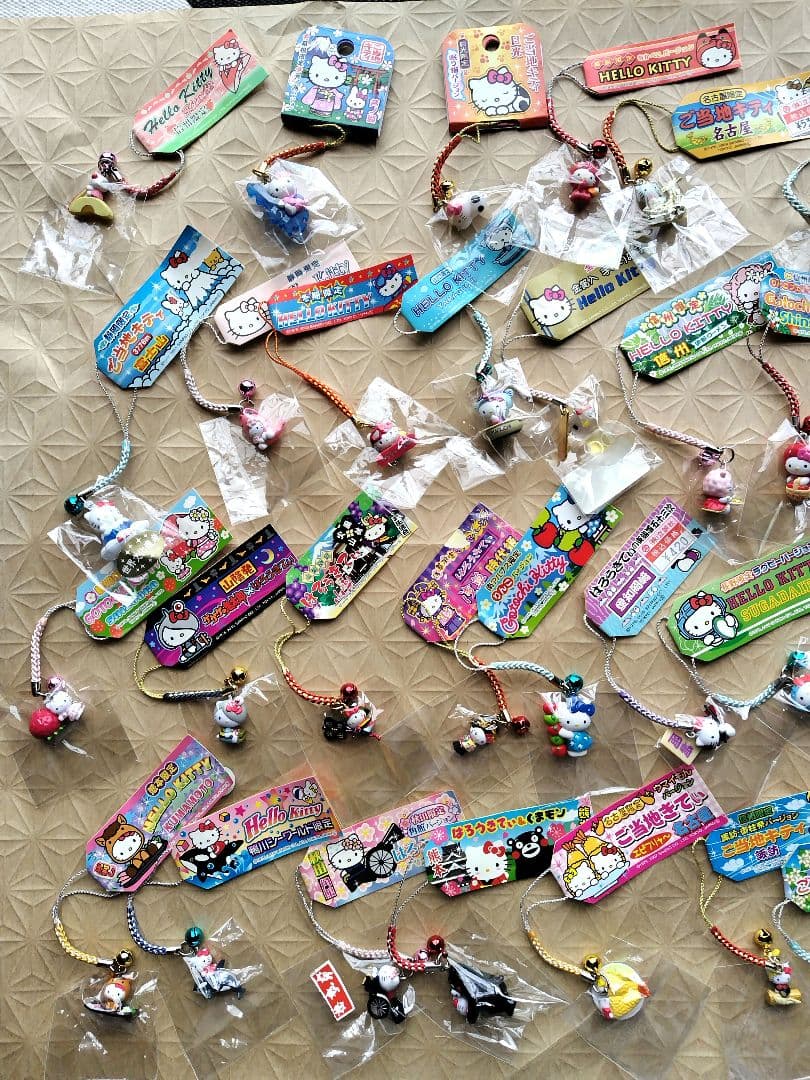 未使用未開封　ハローキティ　御当地限定根付ストラップ　38個