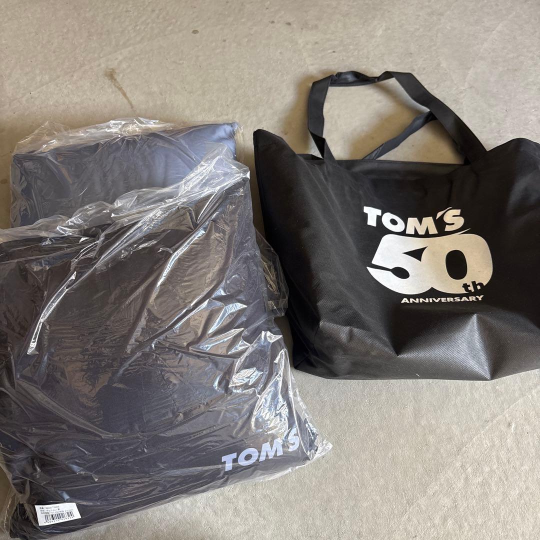 TOM'S 50th Anniversary クッション グレー　黒