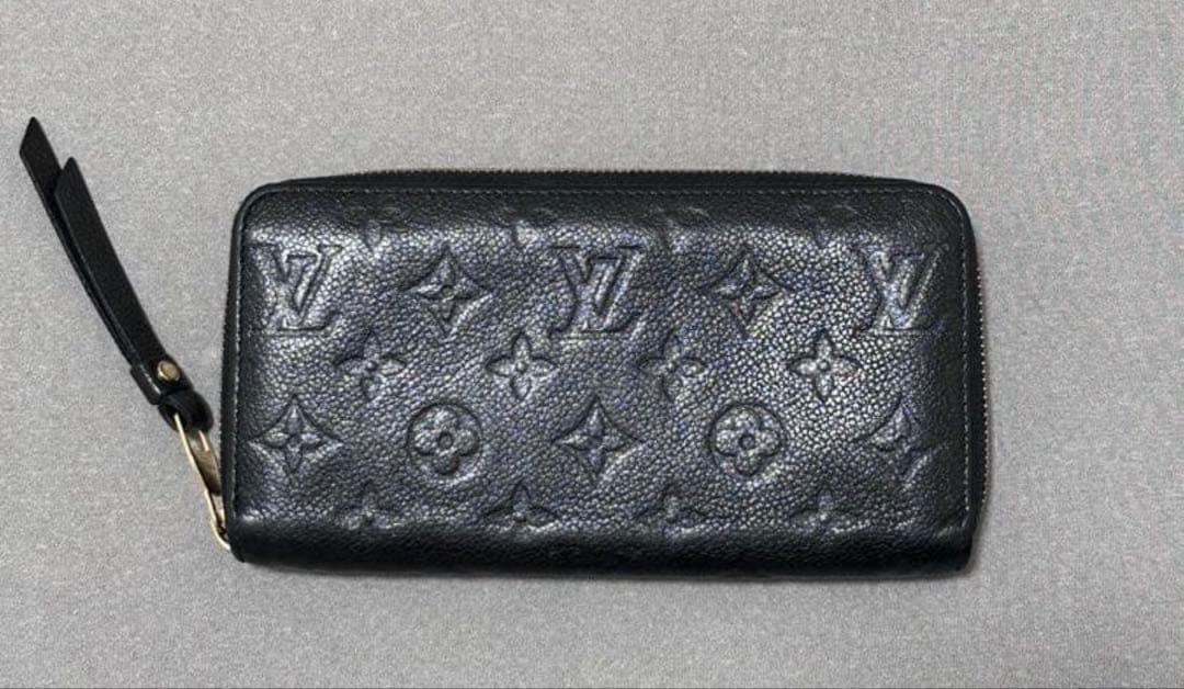Louis Vuitton ブラックレザー財布
