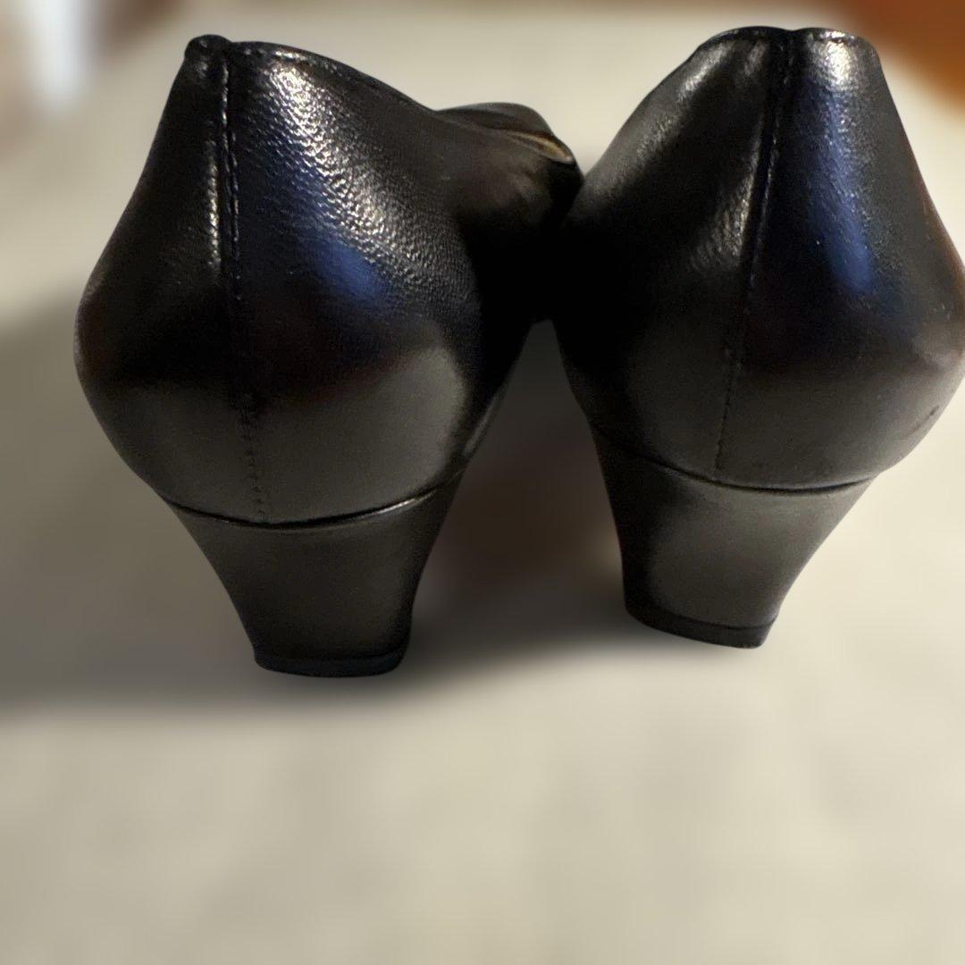 Salvatore Ferragamo ブラックパンプス 中ヒール