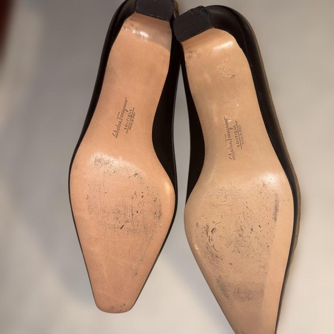 Salvatore Ferragamo ブラックパンプス 中ヒール