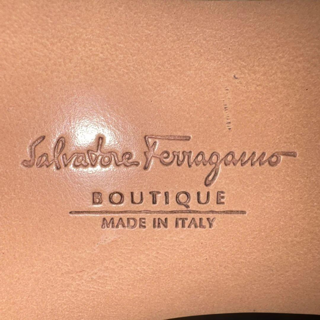 Salvatore Ferragamo ブラックパンプス 中ヒール