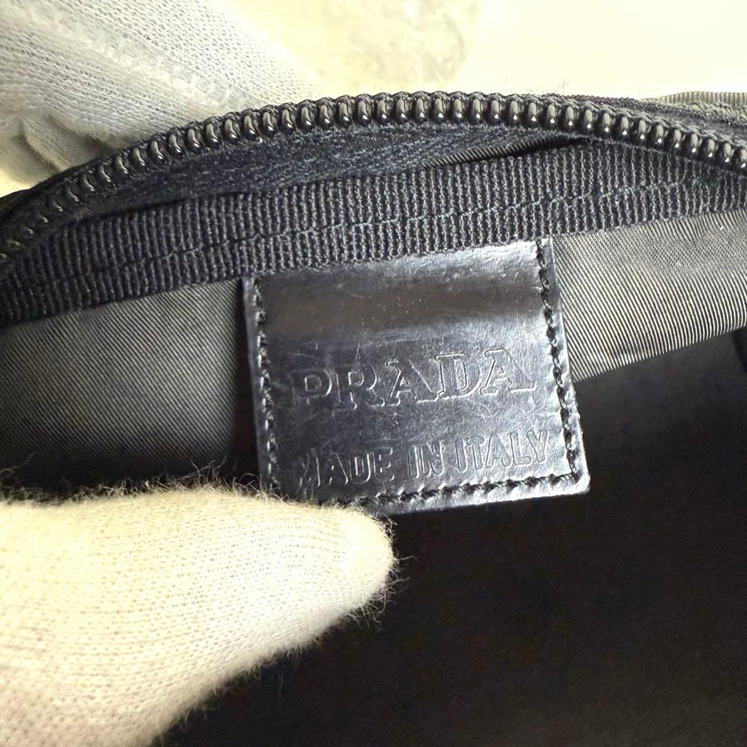 PRADA ポーチ　化粧ポーチ　三角ロゴ　テスートナイロン　白タグ　黒