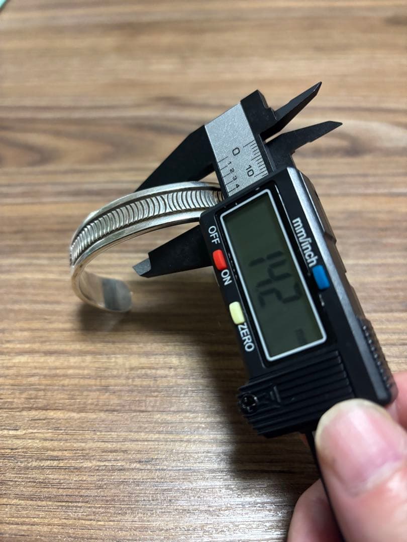 ブルースモーガン　ダブルスタンプワーク バングル