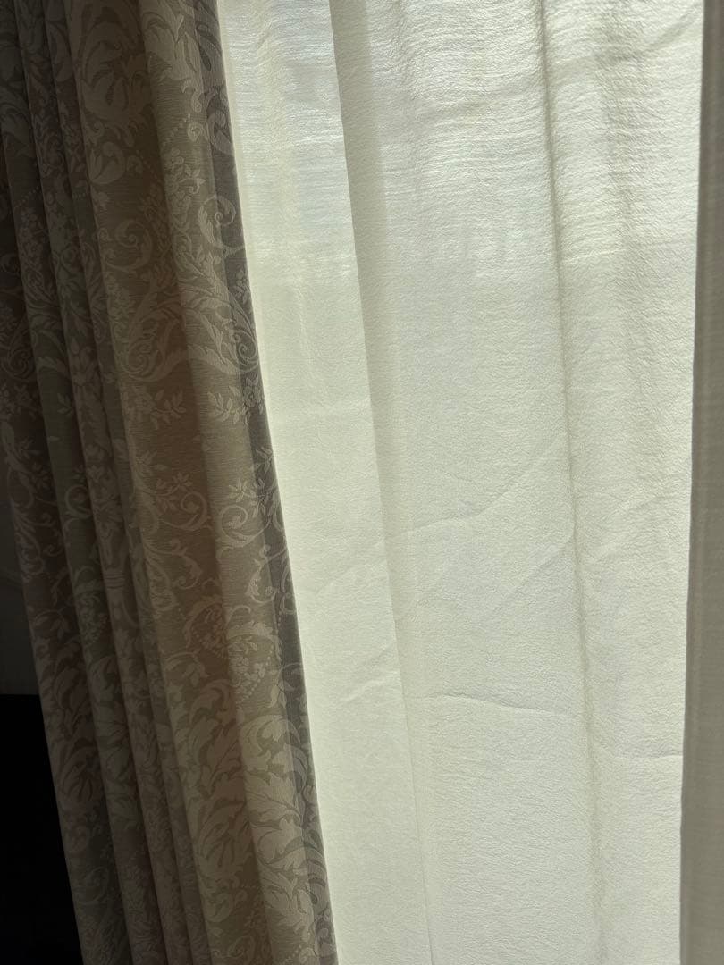 エレガントな花柄カーテン クリーム色 グレー　ファインテックス　オーダーカーテン