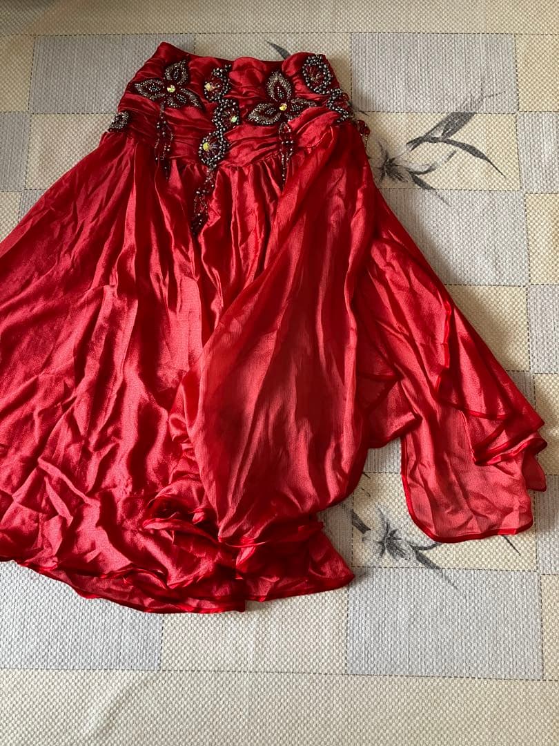 ベリーダンス　オリエンタル　衣装　赤色