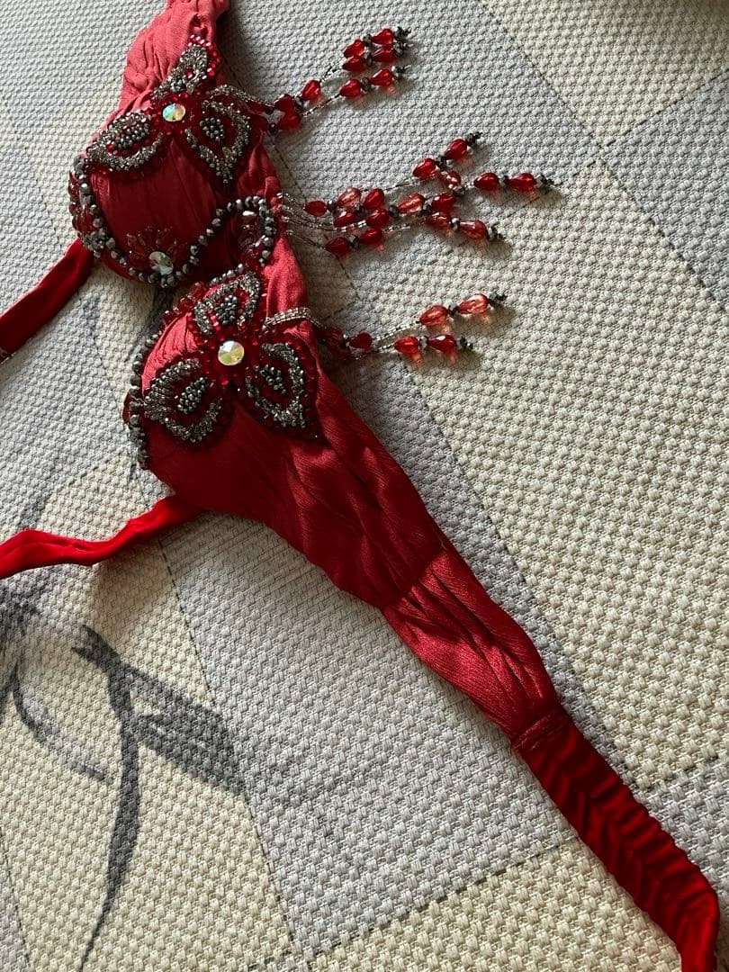 ベリーダンス　オリエンタル　衣装　赤色