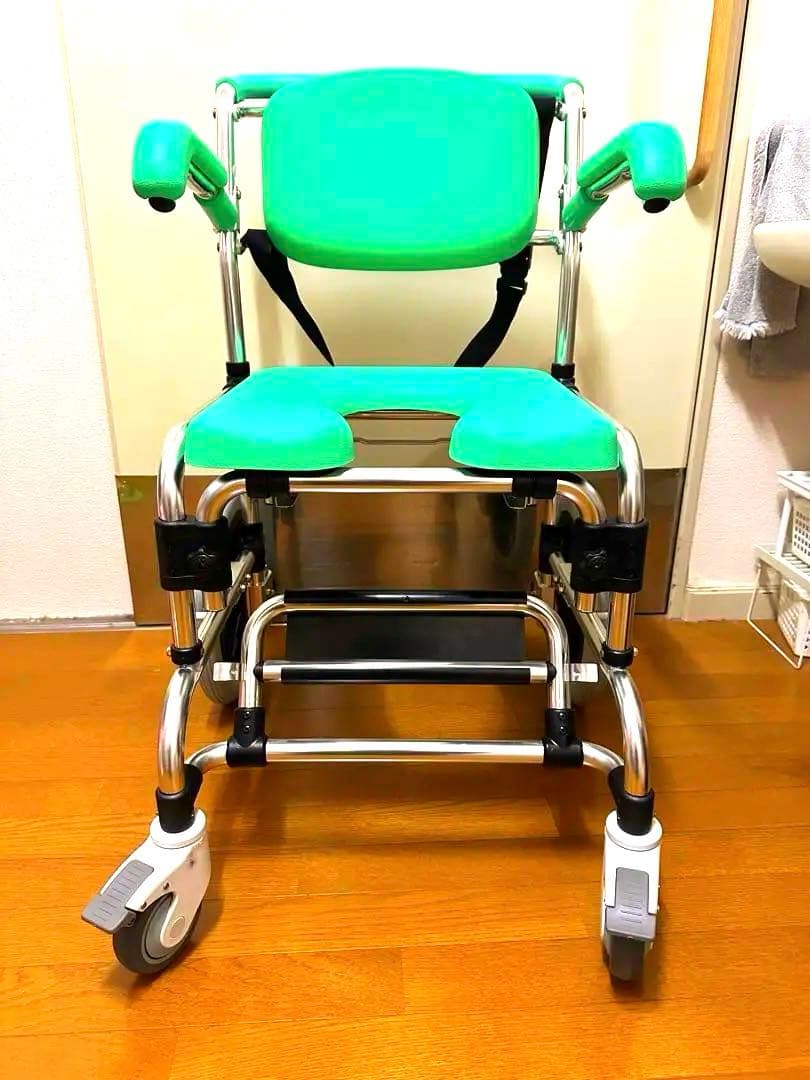 シャワーキャリー、入浴用車いす