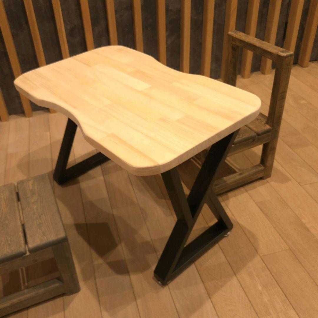 波型木製天板のコンパクトテーブル