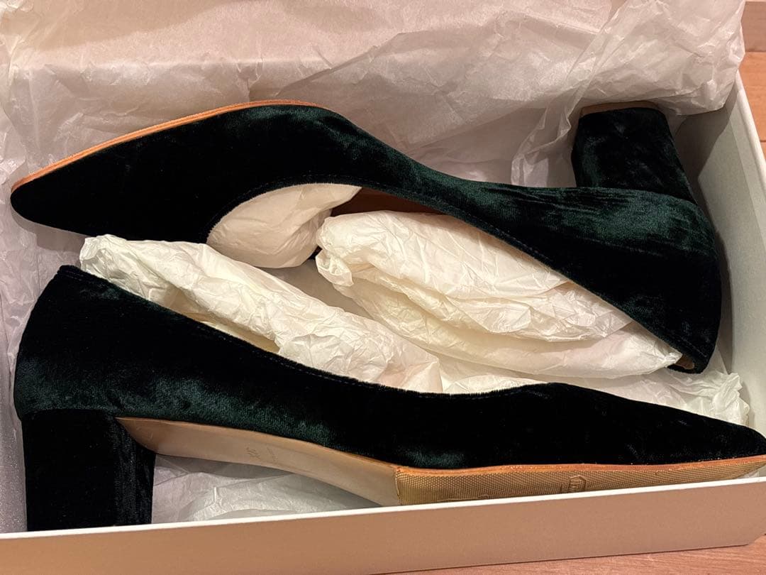 【送料込・短時間一度のみの使用】PIPPICHIC グリーンベルベットパンプス