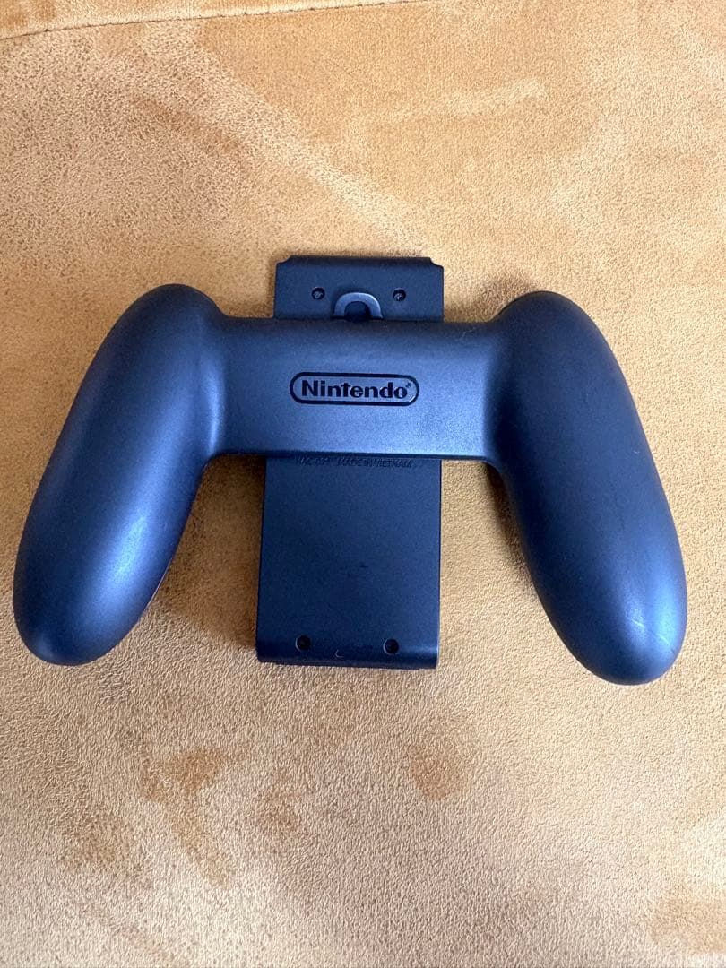 S*a様 NINTENDO switch 本体一式・ジョイコン2個付属【極美品】