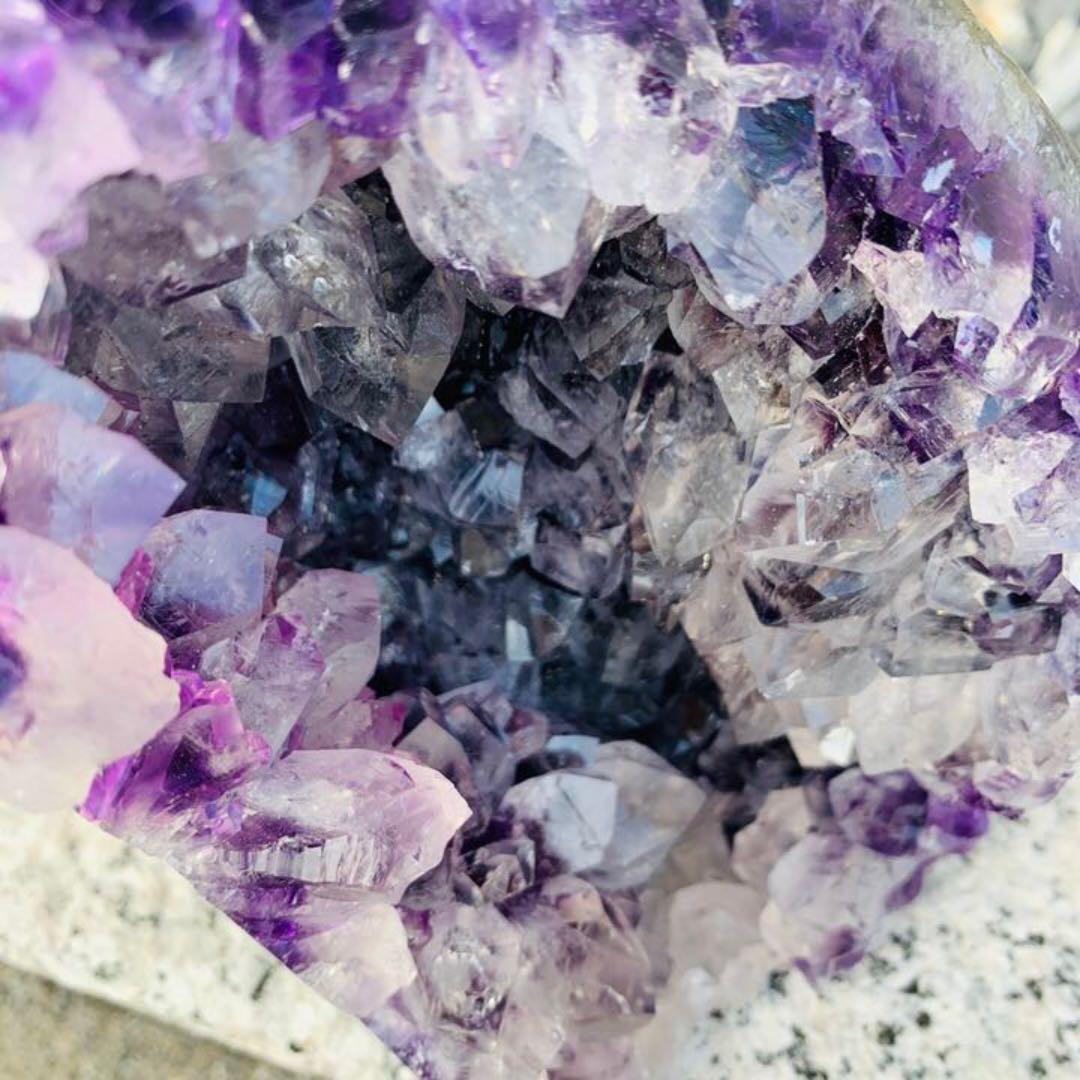 【♒映え映え・色が濃い♒】濃厚紫色 ウルグアイ産 高品質アメジスト 原石 天然石