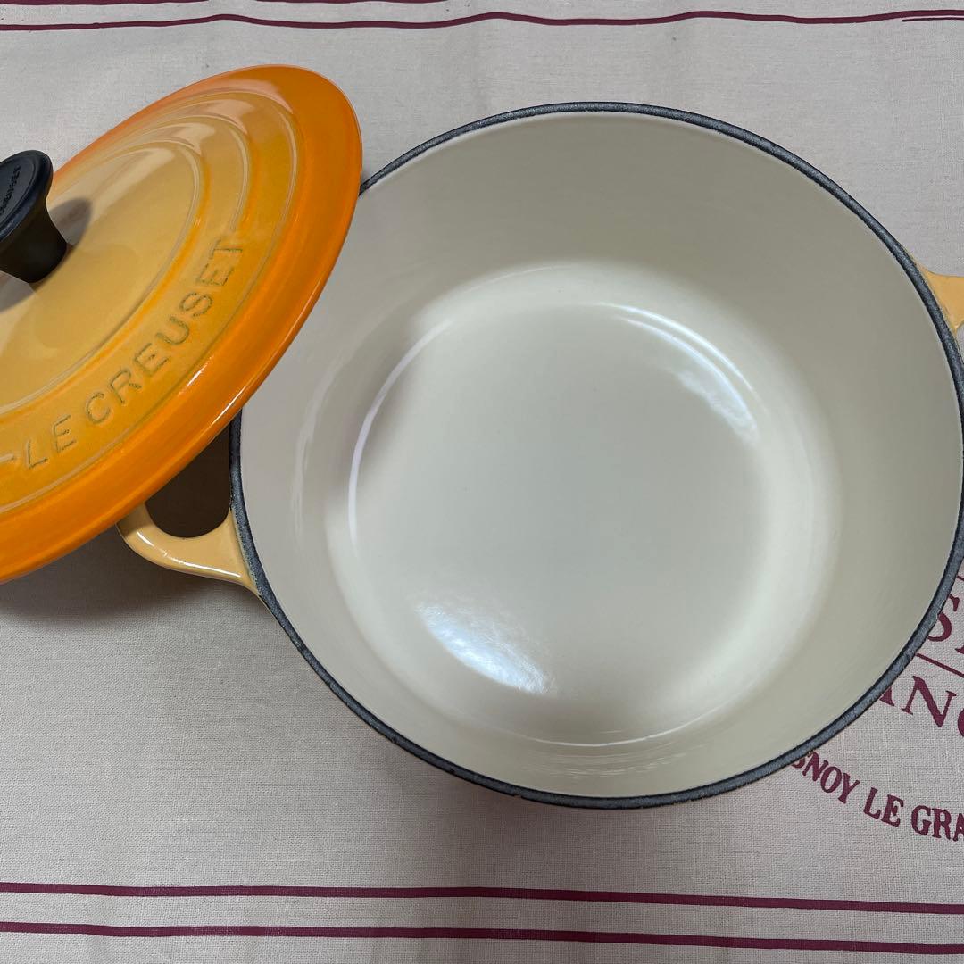 《美品》ルクルーゼ　ココットロンド　18cm オレンジブロッサム