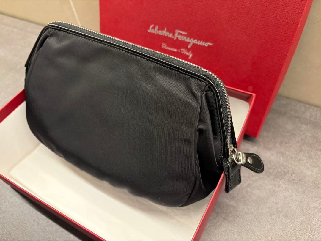 【新品】 Ferragamo フェラガモ　ポーチ ヴァラリボン ブラック リボン