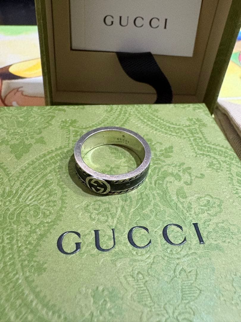 GUCCI シルバーリング ロゴ入り