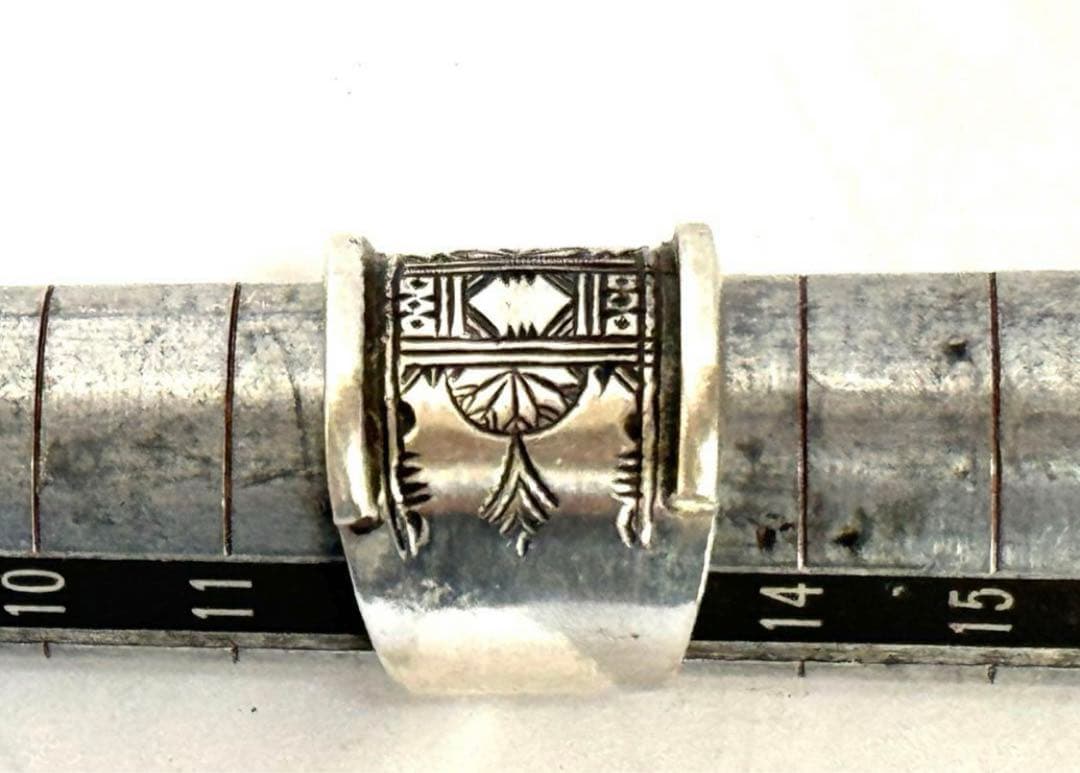 サハラ砂漠　トゥアレグ族　ハンドメイド　シルバーリング