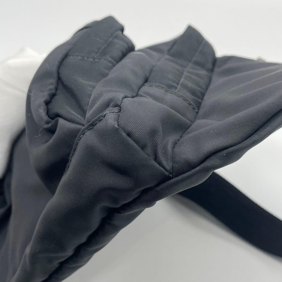 PRADA プラダ　ボディーバッグ　クロスボディー　三角ロゴ