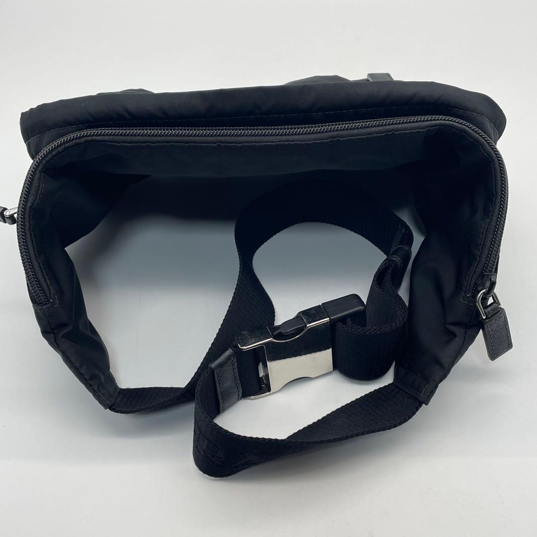 PRADA プラダ　ボディーバッグ　クロスボディー　三角ロゴ