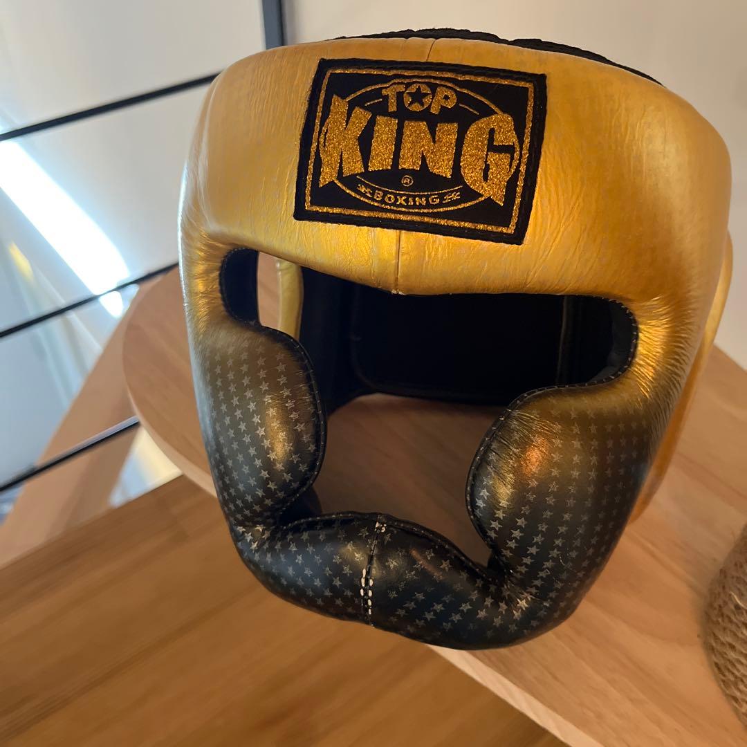 TOP KINGボクシンググローブ 14oz ゴールド/ブラックヘッドギアセット