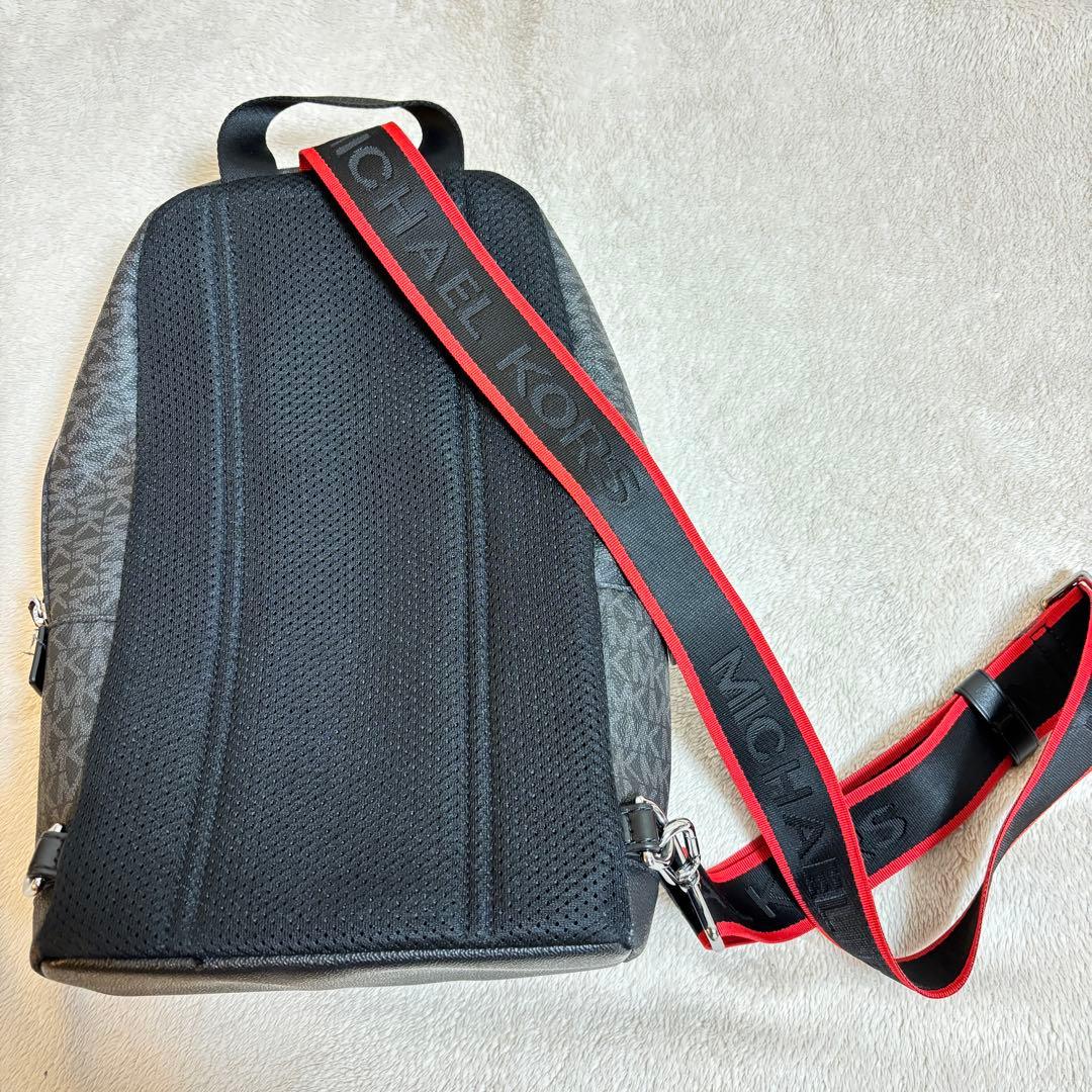 新品同様 MICHAEL KORS ボディーバッググレー/ブラック