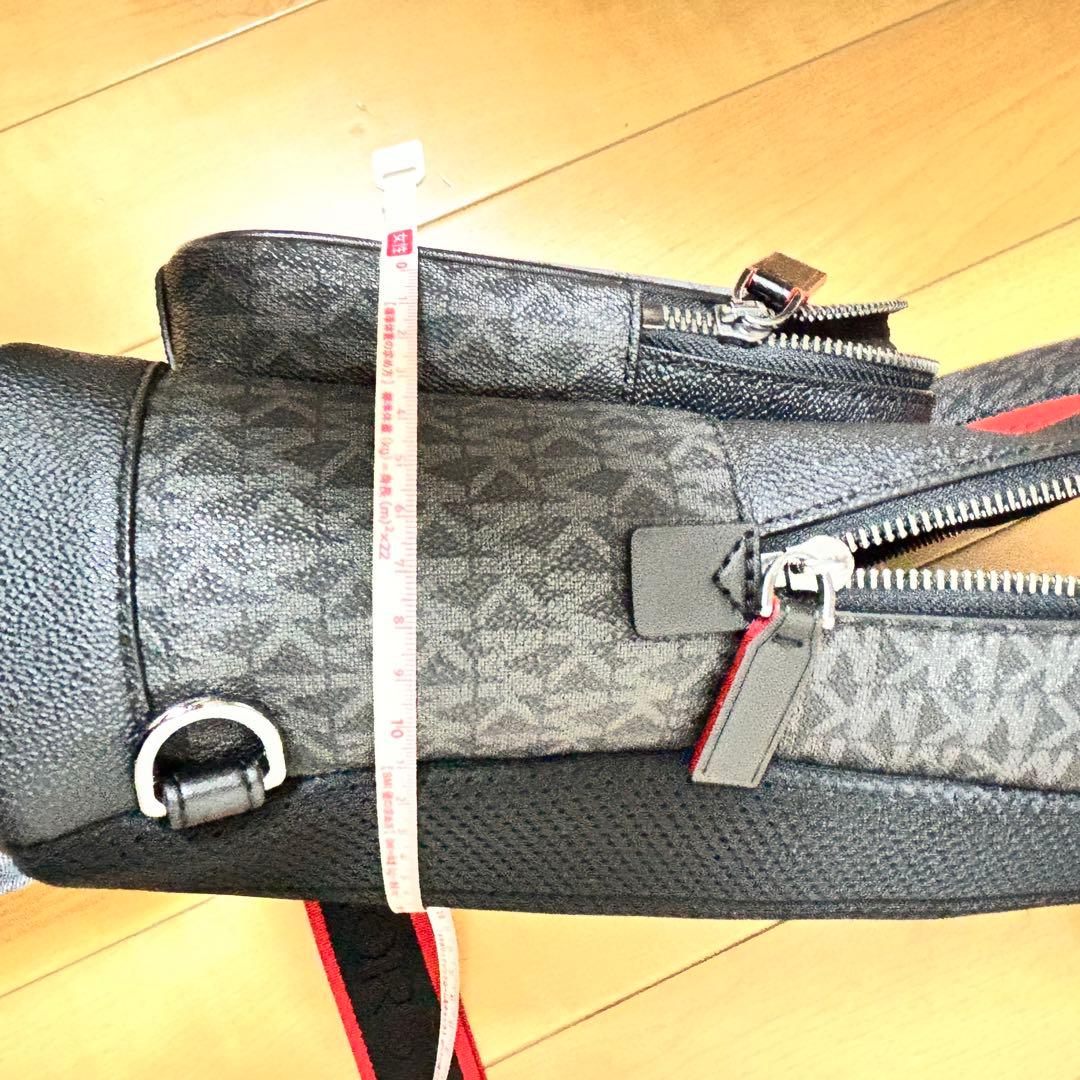 新品同様 MICHAEL KORS ボディーバッググレー/ブラック