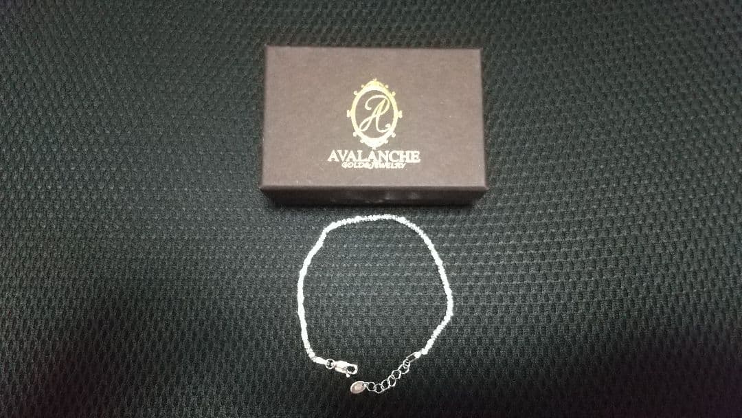 10K ホワイトゴールド ツイストスパークルブレスレット AVALANCHE