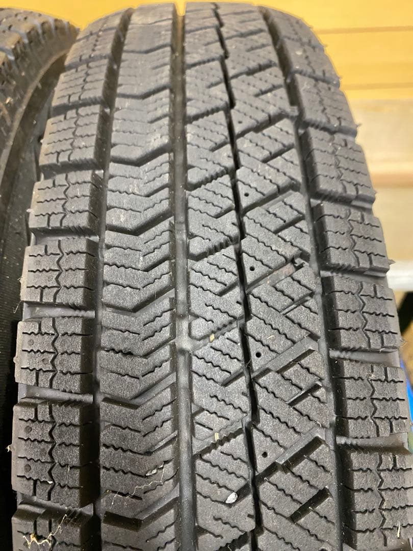 145/80R13・VRX2スタッドレスタイヤ4本　イボ残りありタントなど軽四用