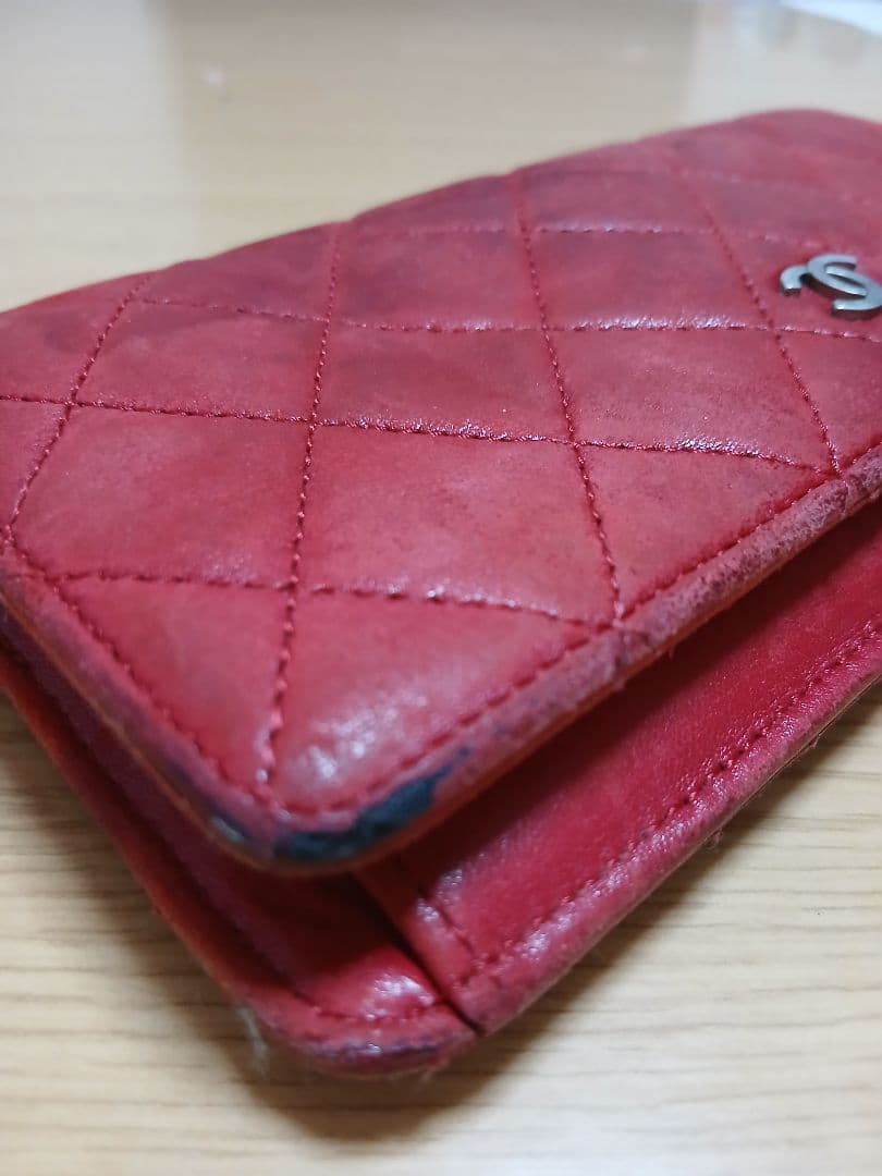 CHANEL 二つ折り財布 赤