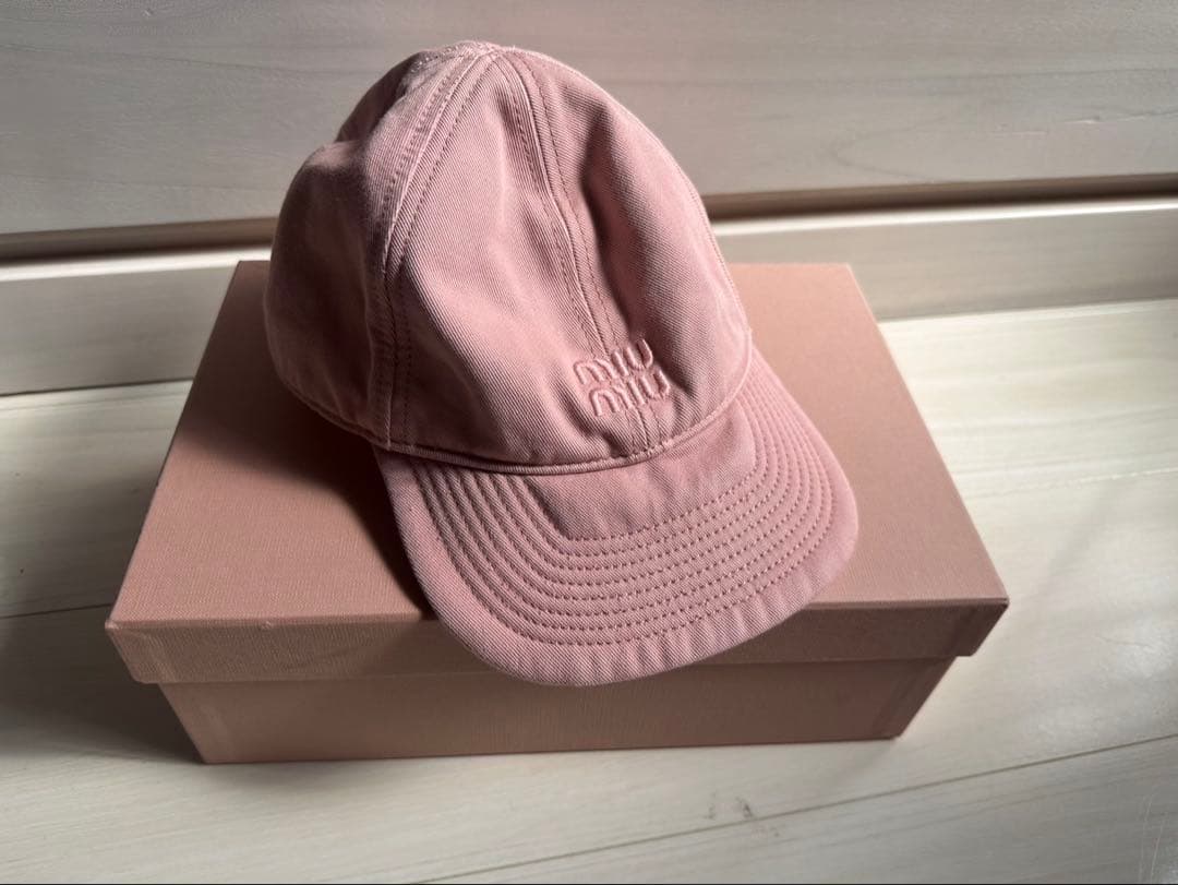 MIUMIU ドリルベースボールキャップ